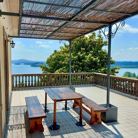 Apartmán Terrazza Mirabella Gavirate Exteriér fotografie
