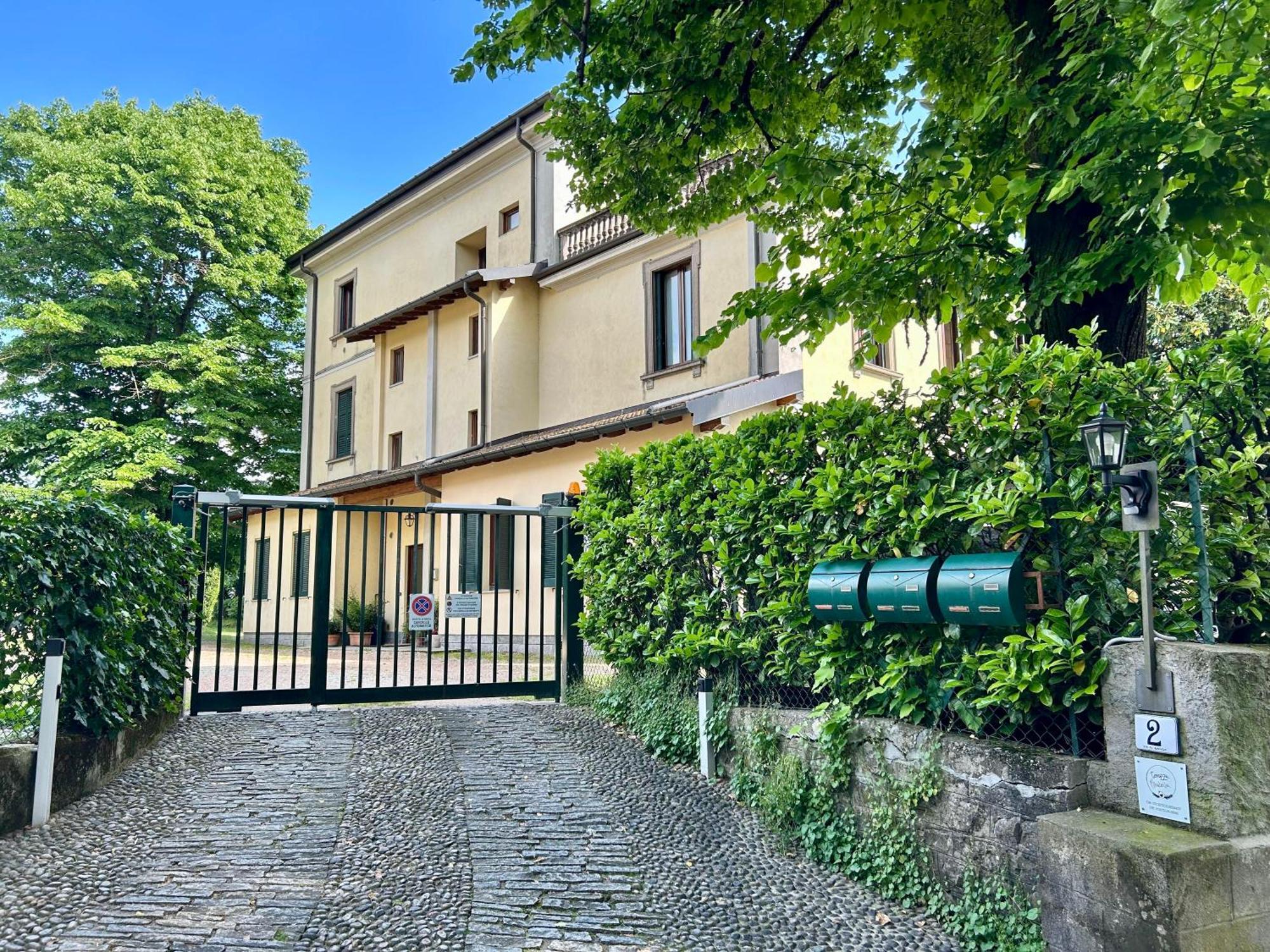 Apartmán Terrazza Mirabella Gavirate Exteriér fotografie